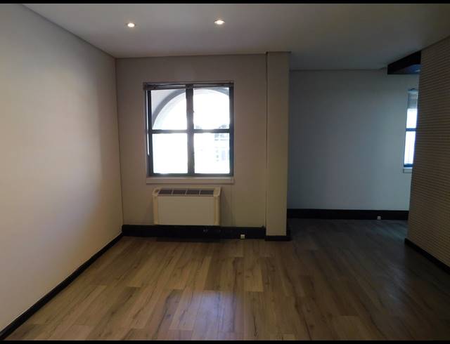 188M² OFFICE TO LET IN HYDE PARK